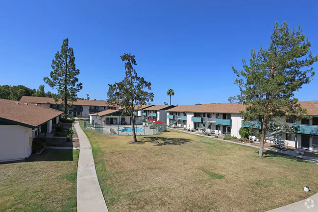 Whispering Pines Apartments photo 5