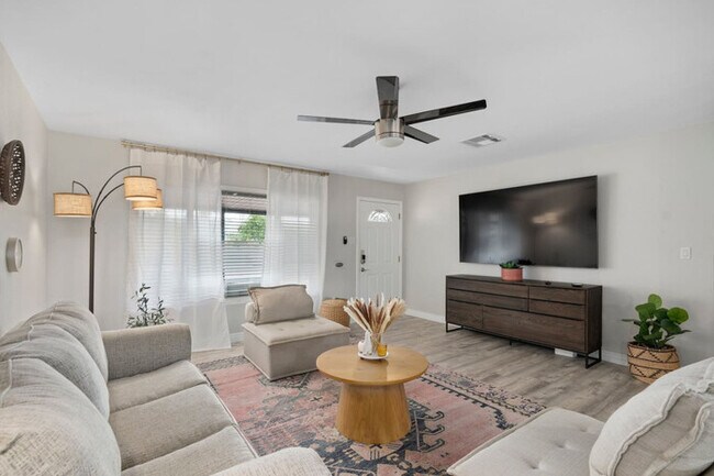 8143 E Weldon Ave Scottsdale, AZ 85251 photo 2
