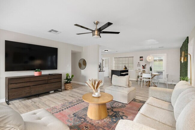 8143 E Weldon Ave Scottsdale, AZ 85251 photo 4