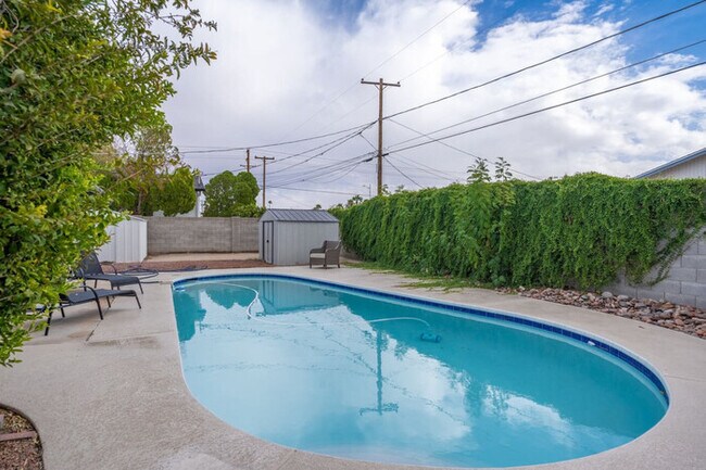 8143 E Weldon Ave Scottsdale, AZ 85251 photo 3