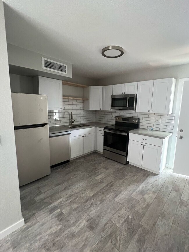 12717 W Amy Dr Surprise, AZ 85378 photo 2