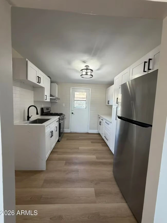 909 S Kenwood Cir Tempe, AZ 85281 photo 5