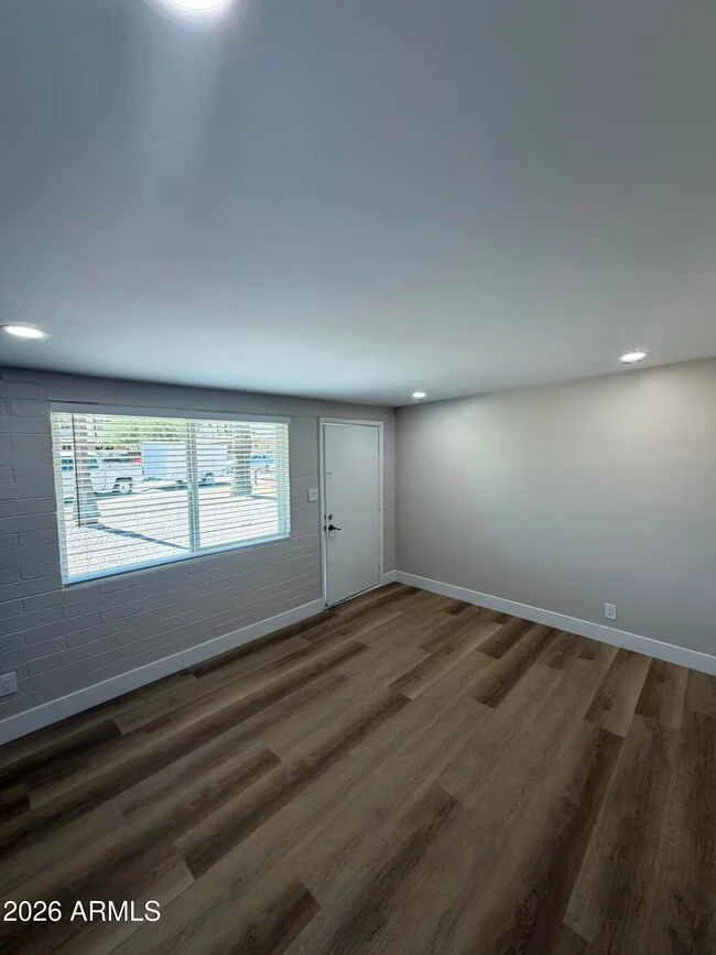 909 S Kenwood Cir Tempe, AZ 85281 photo 3
