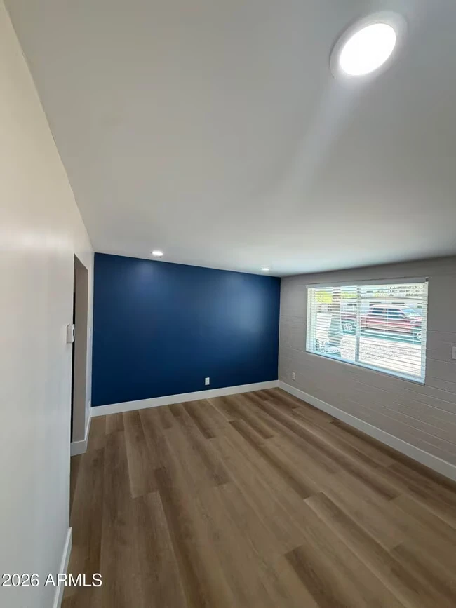909 S Kenwood Cir Tempe, AZ 85281 photo 4