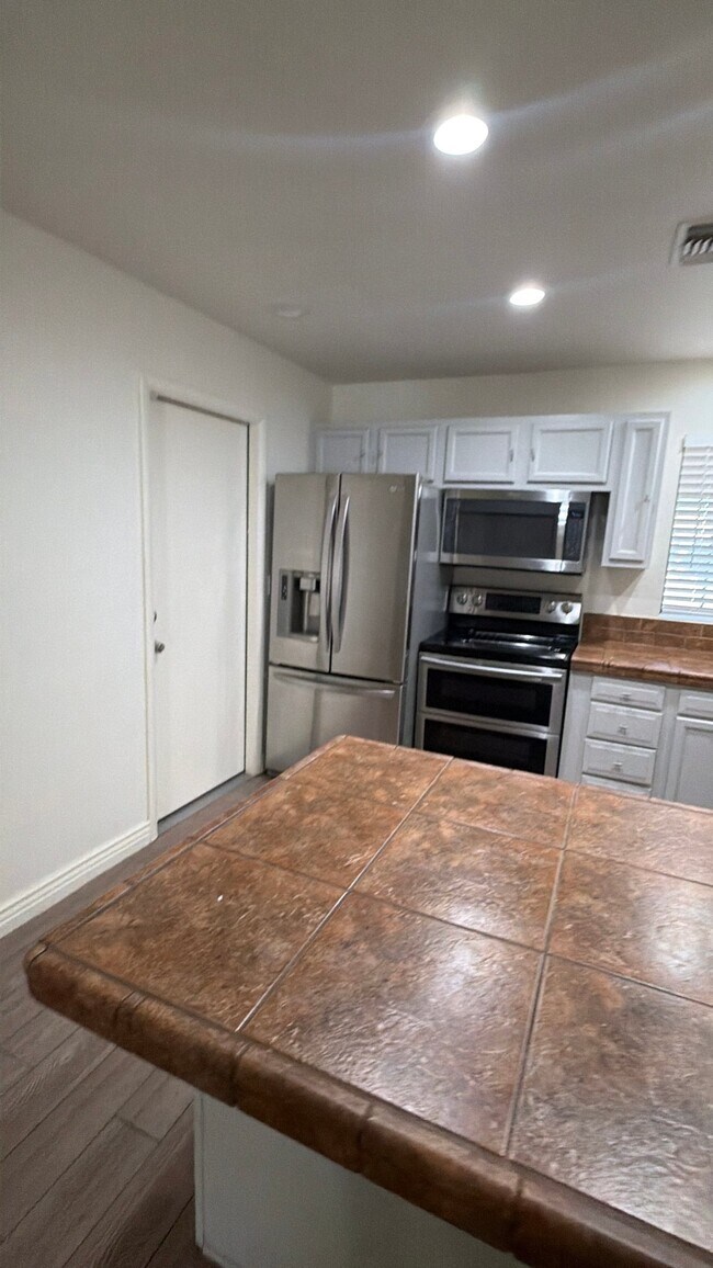 6815 W Carol Ave photo 2