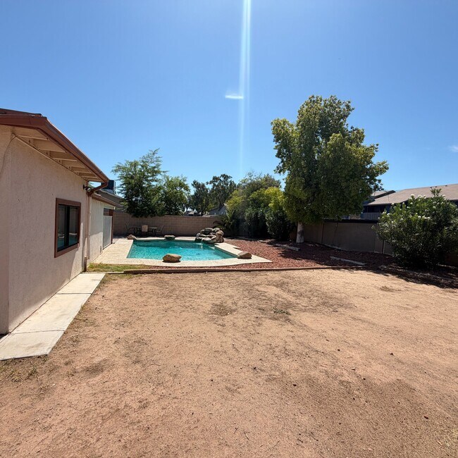 6815 W Carol Ave photo 3