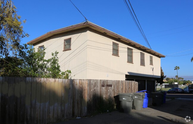 104 S Clementine St Oceanside, CA 92054 photo 3