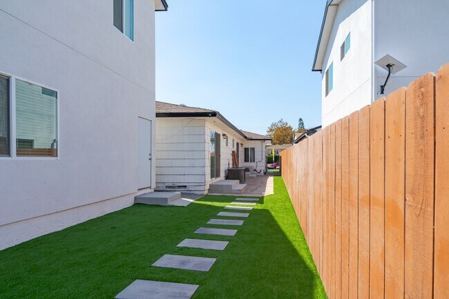 5041 Art St San Diego, CA 92115 photo 4