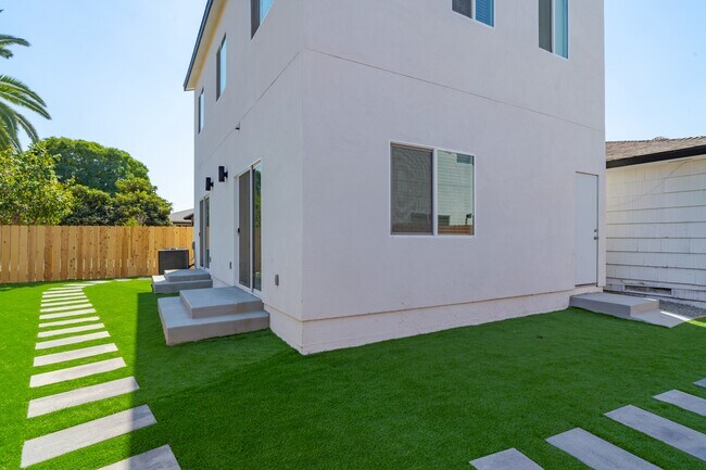 5041 Art St San Diego, CA 92115 photo 2