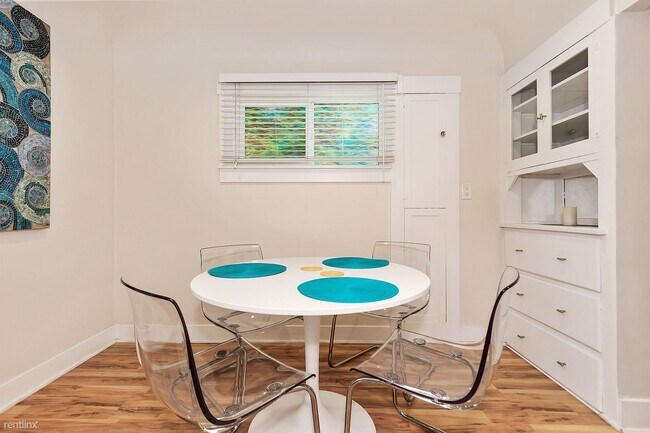 1252 Essex St San Diego, CA 92103 photo 4