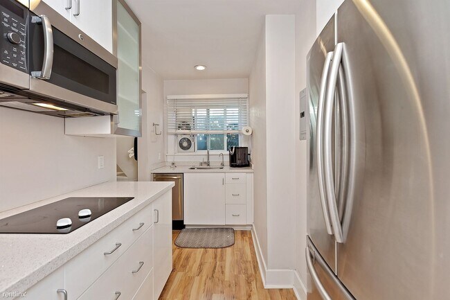 1252 Essex St San Diego, CA 92103 photo 3