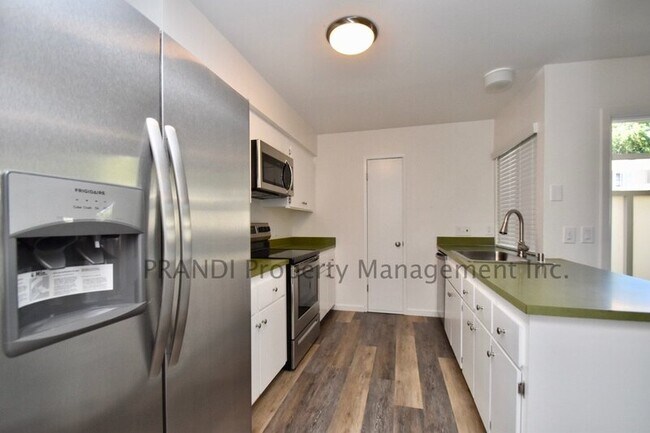 110A Oliva Ct Novato, CA 94947 photo 2