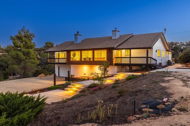 21245 Old Oak Rd Alpine, CA 91901