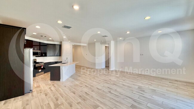 1454 W J Waltz Wy Apache Junction, AZ 85120 photo 4