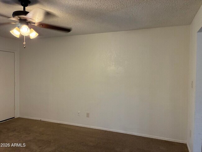 602 W Wickieup Ln Phoenix, AZ 85027 photo 5