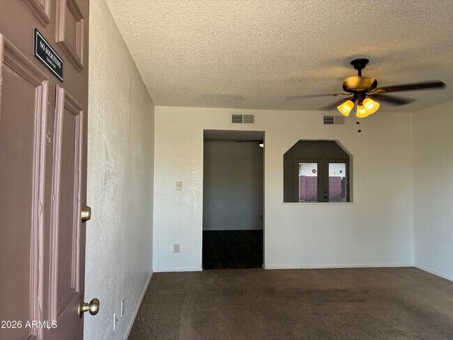 602 W Wickieup Ln Phoenix, AZ 85027 photo 4