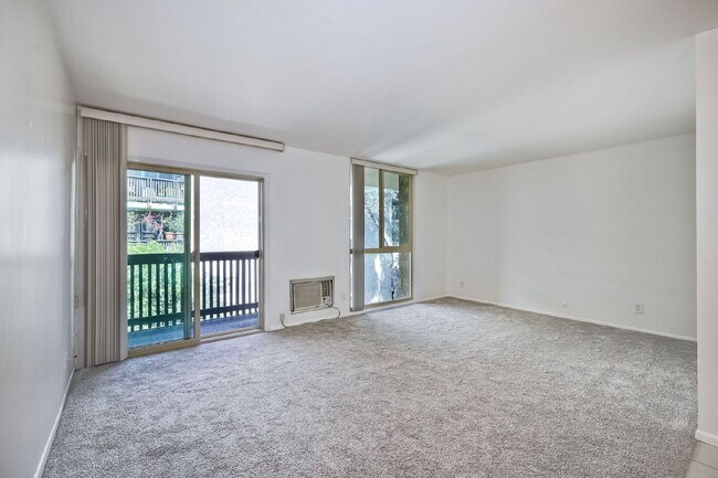 6202 Friars Rd San Diego, CA 92108 photo 2