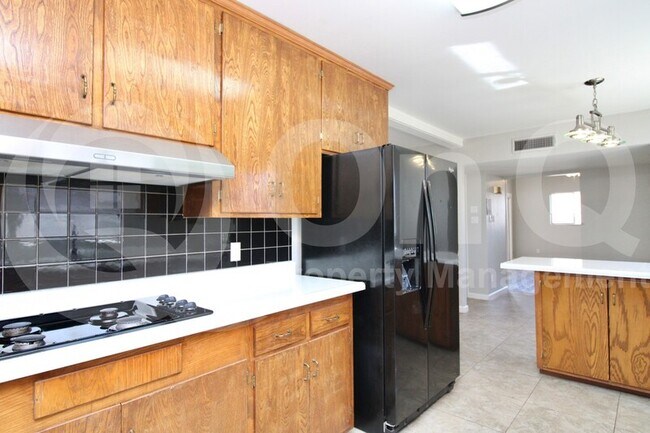 7430 E Minnezona Ave Scottsdale, AZ 85251 photo 3