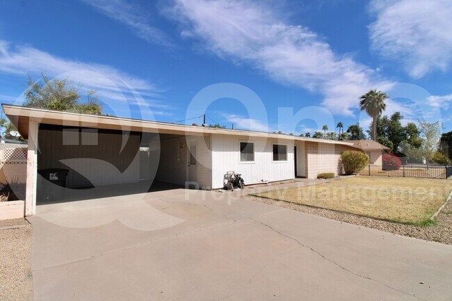 7430 E Minnezona Ave Scottsdale, AZ 85251 photo 2