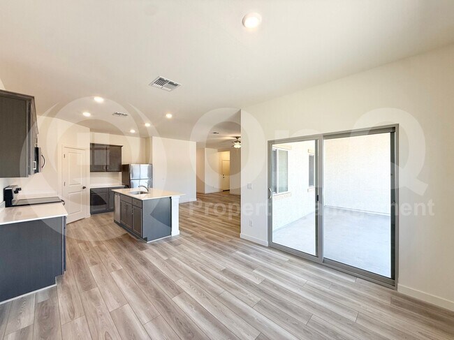 634 W Red Hawk Ct Casa Grande, AZ 85122 photo 5