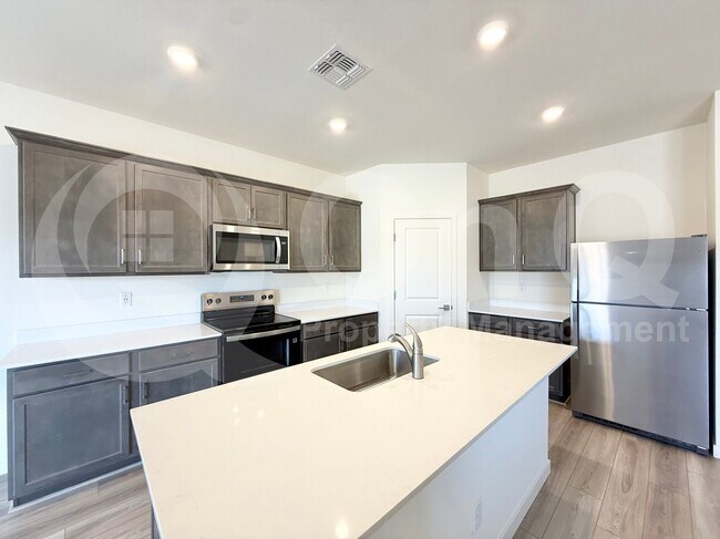 634 W Red Hawk Ct Casa Grande, AZ 85122 photo 3