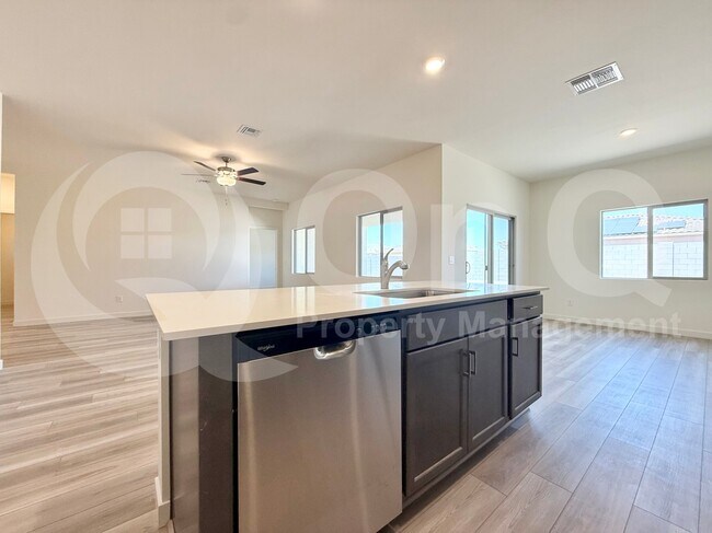 634 W Red Hawk Ct Casa Grande, AZ 85122 photo 4