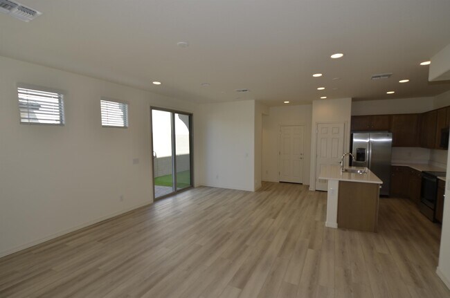 1306 E Sparrow Dr Queen Creek, AZ 85142 photo 2