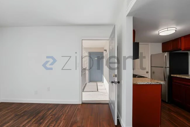 Unit B226 photo 5