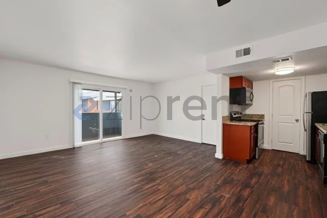 Unit B226 photo 3