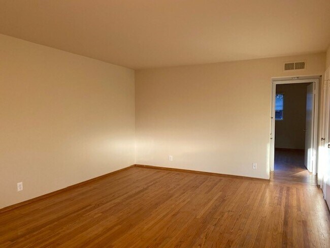 416 Waverley St Menlo Park, CA 94025 photo 2