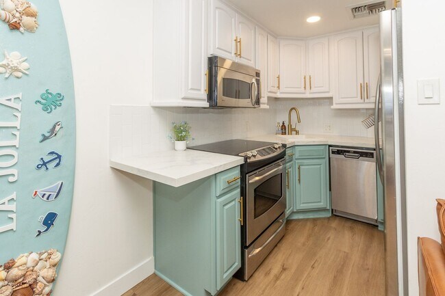 939 Coast S Blvd San Diego, CA 92037 photo 4