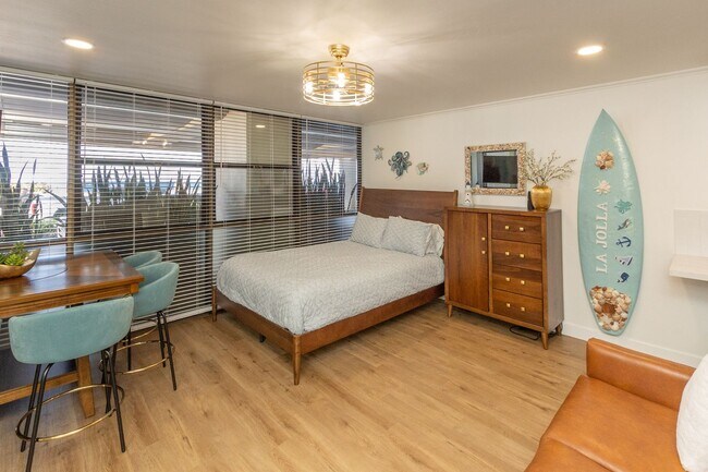 939 Coast S Blvd San Diego, CA 92037 photo 2