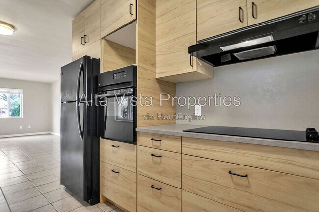 425 Bonair St San Diego, CA 92037 photo 3