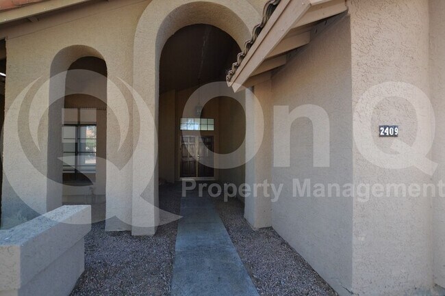 2409 W Marlboro Dr Chandler, AZ 85224 photo 3
