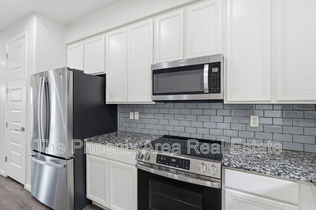 2090 S Dorsey Ln Tempe, AZ 85282 photo 4