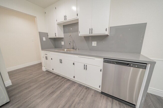 3222 Delaware St Oakland, CA 94602 photo 5