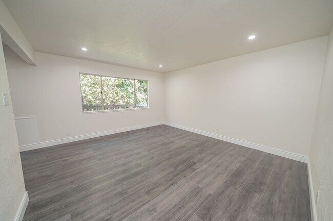 3222 Delaware St Oakland, CA 94602 photo 2