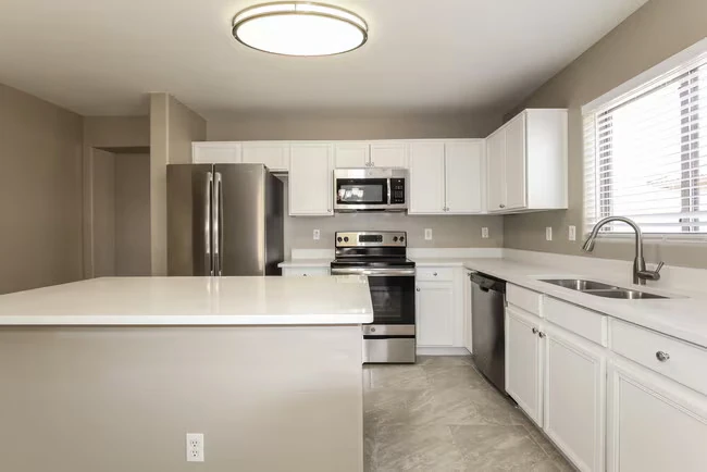 1715 W St Catherine Ave Phoenix, AZ 85041 photo 5