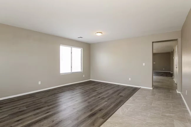 1715 W St Catherine Ave Phoenix, AZ 85041 photo 3