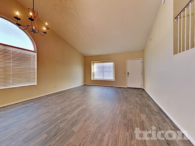 8841 W Maryland Ave Glendale, AZ 85305 photo 3