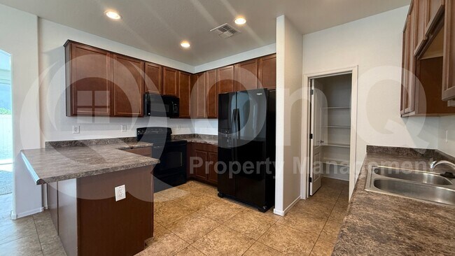 3927 E Edna Dr photo 4