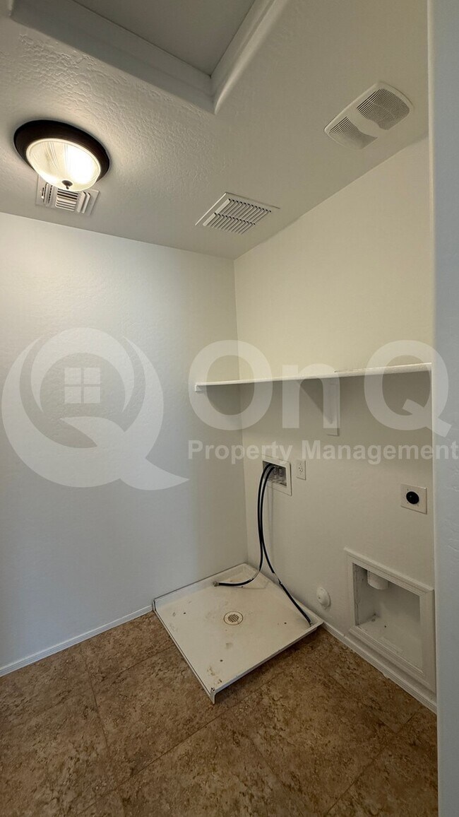 3927 E Edna Dr photo 3
