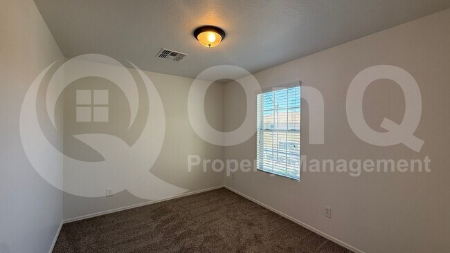 3927 E Edna Dr photo 2