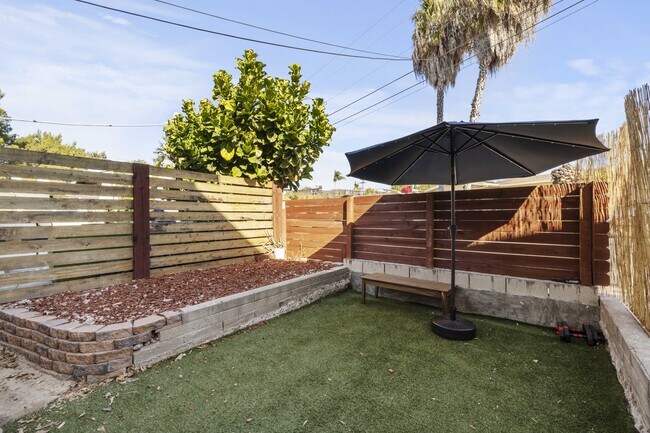 6419 Shane Pl San Diego, CA 92115 photo 2