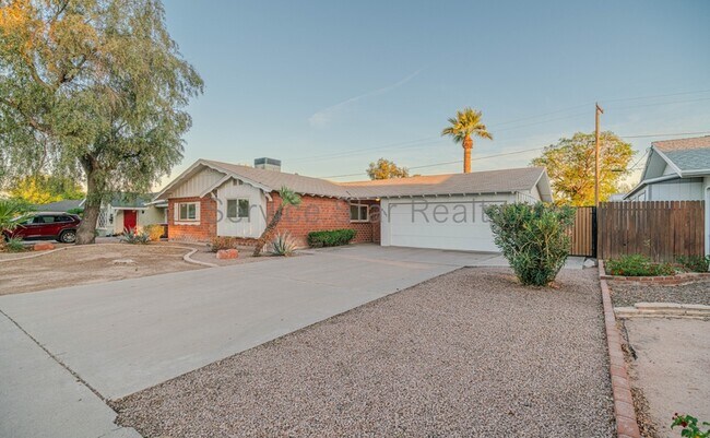 8301 E Indianola Ave Scottsdale, AZ 85251 photo 3