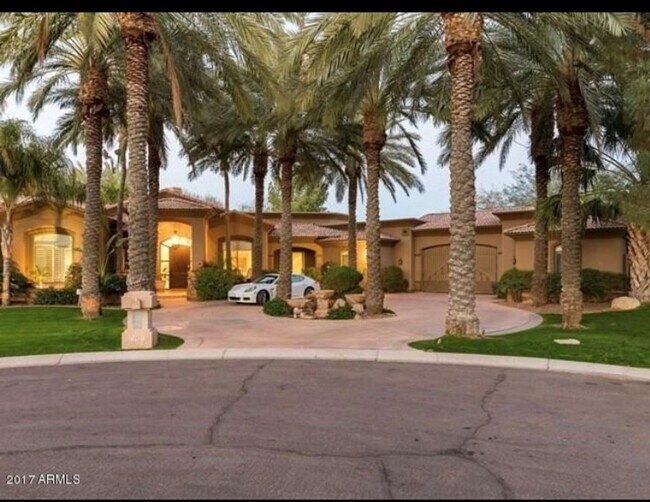 7407 N 71st Pl Paradise Valley, AZ 85253 photo 2