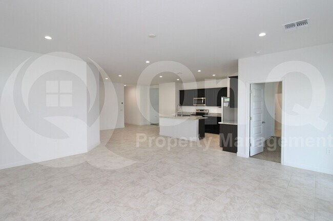 2934 W Seaver Ave Mesa, AZ 85212 photo 4