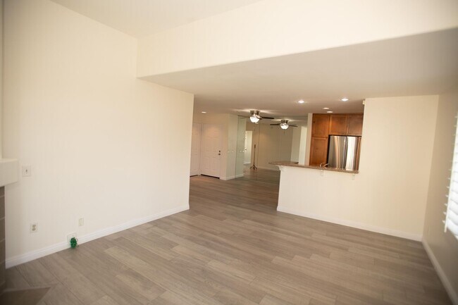 580 Camino De La Reina San Diego, CA 92108 photo 3