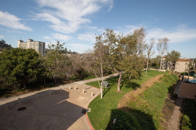 580 Camino De La Reina San Diego, CA 92108 photo 4