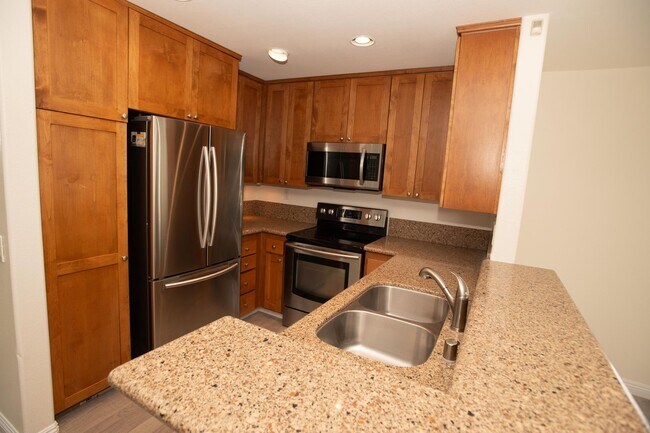 580 Camino De La Reina San Diego, CA 92108